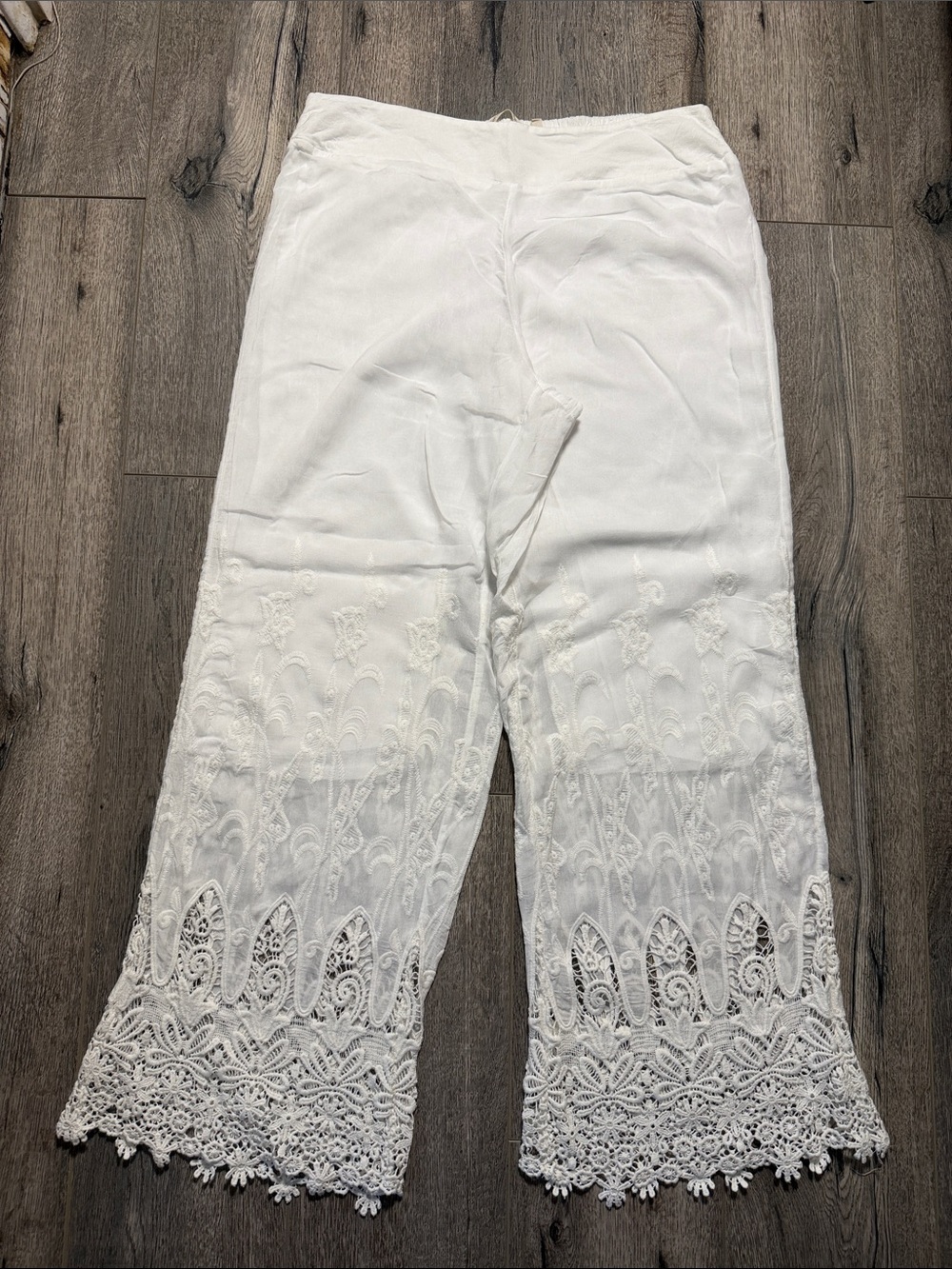 Soft Surroundings White Crocheted Hem Straight Leg Pants